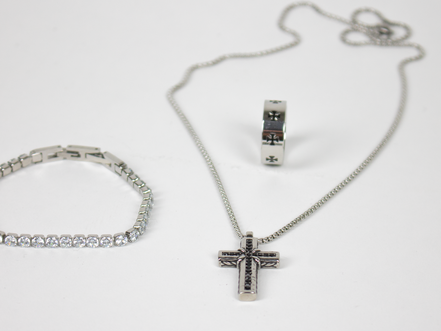 MALTESE RING | BLACK CROSSES