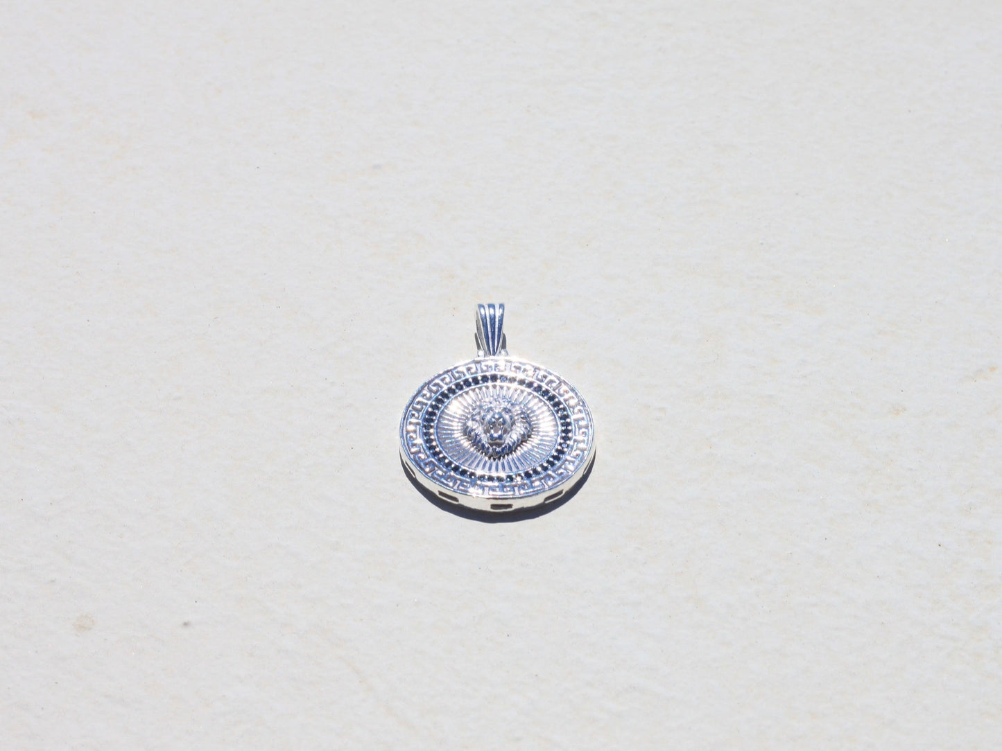 ICEY LION PENDANT | ROUND 925 SILVER