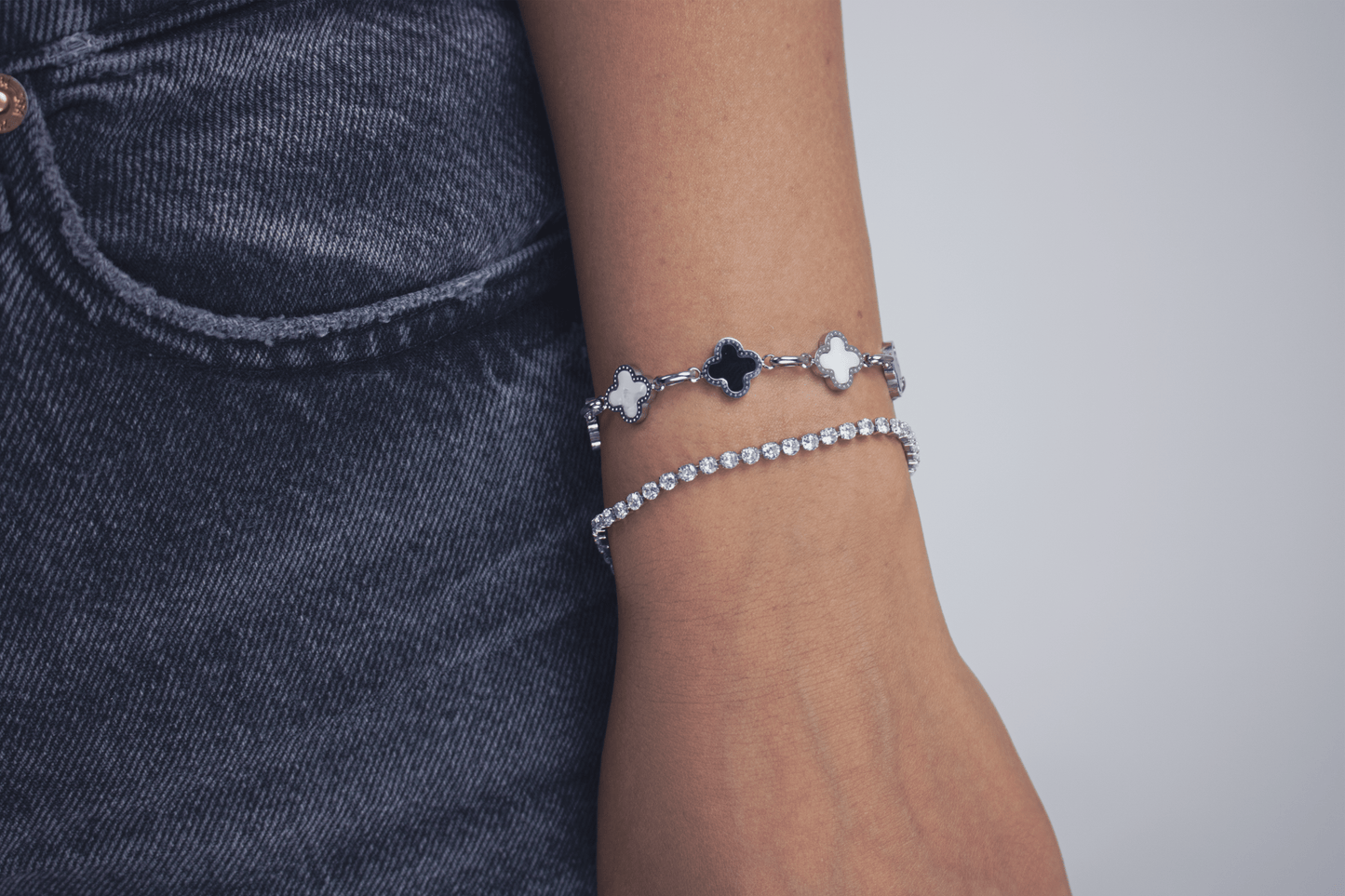 FOUR-LEAF BLACK & SILVER